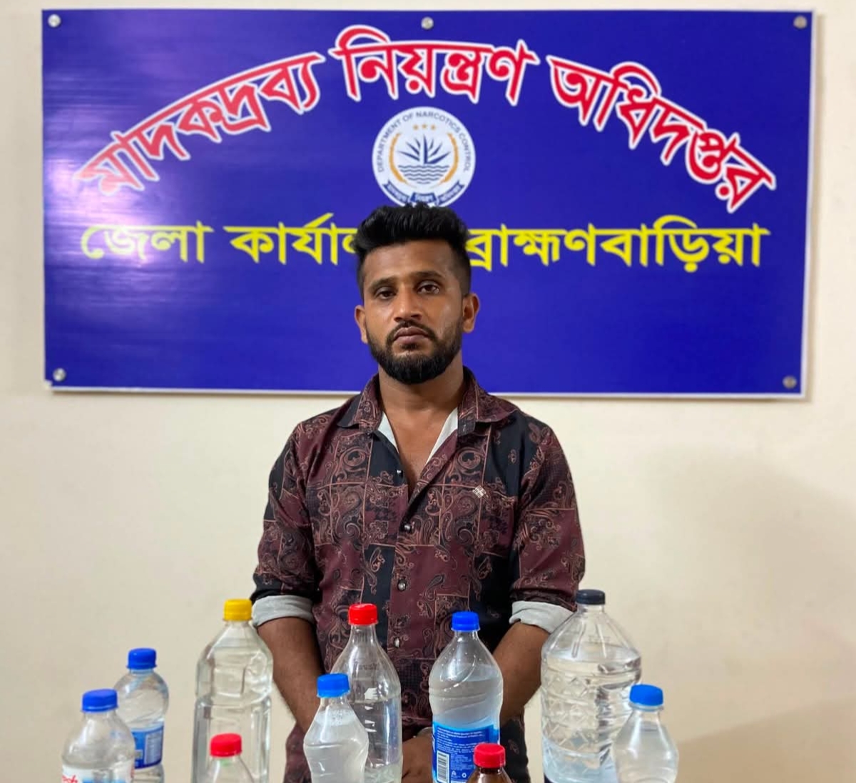 ব্রাহ্মণবাড়িয়ায় সাড়ে ৭ লিটার চোলাইমদসহ মাদক ব্যবসায়ী গ্রেপ্তার