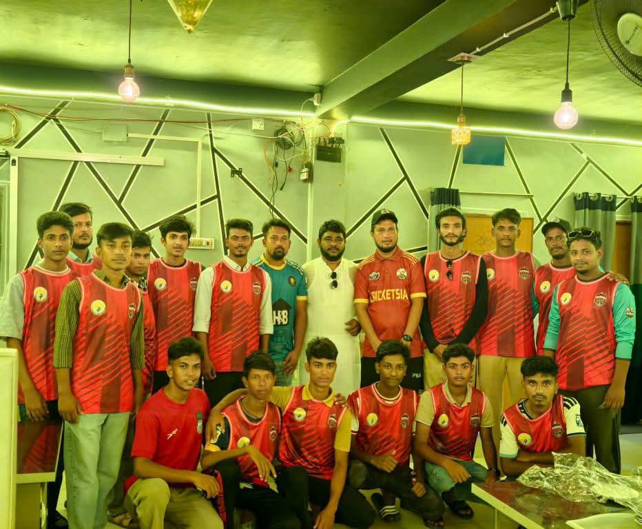 জয়পুরে তরুণ ক্রিকেটারদের উৎসাহিত করতে মোক্তাদুল হক আদনানের জার্সি বিতরণ